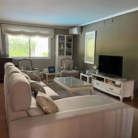 Hotel Lux Con Piscina 6 Pax 4*