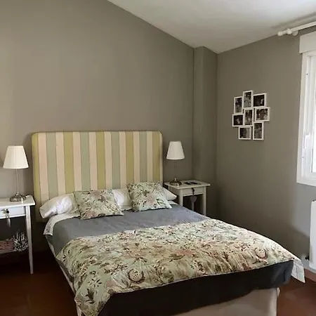 Hotel Lux Con Piscina 6 Pax 4*